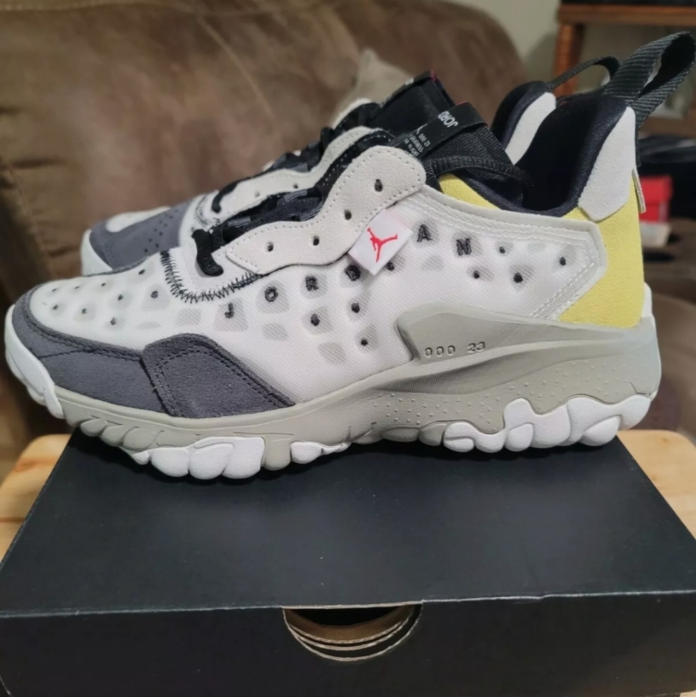 Jordan delta 2 size 6.5Y - Picture 4 of 11